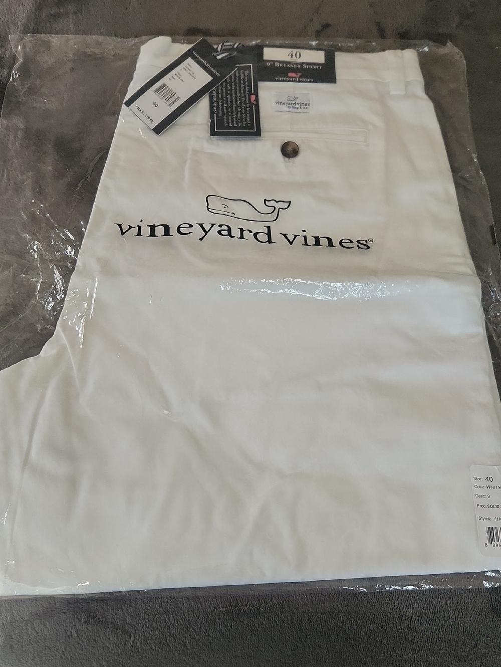 MEN-Vineyard Vines White Shorts with Navy Logo Embroidery